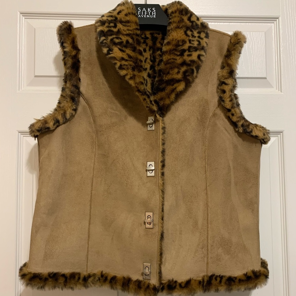 Faux fur animal print reversible vest - Picture 6 of 9